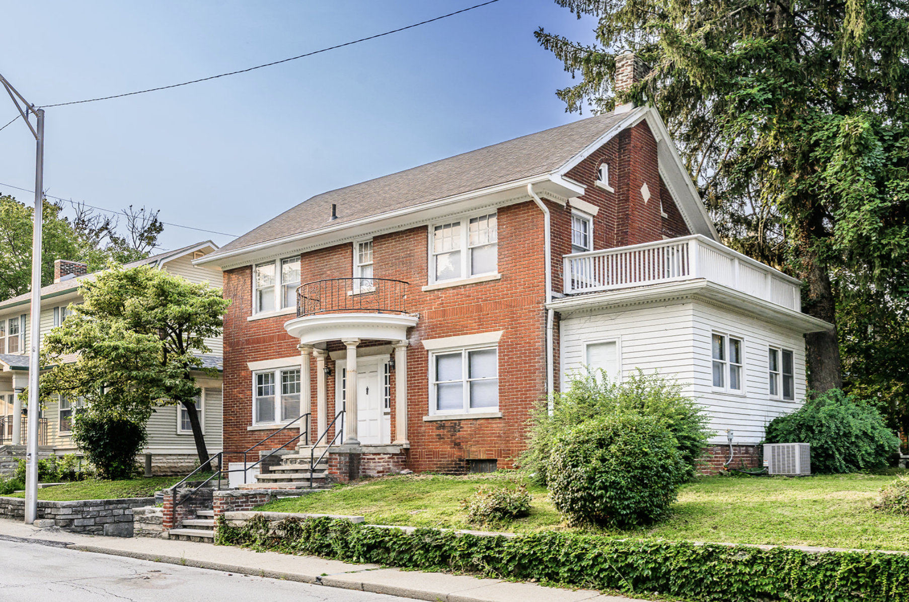 702 East 10th Street